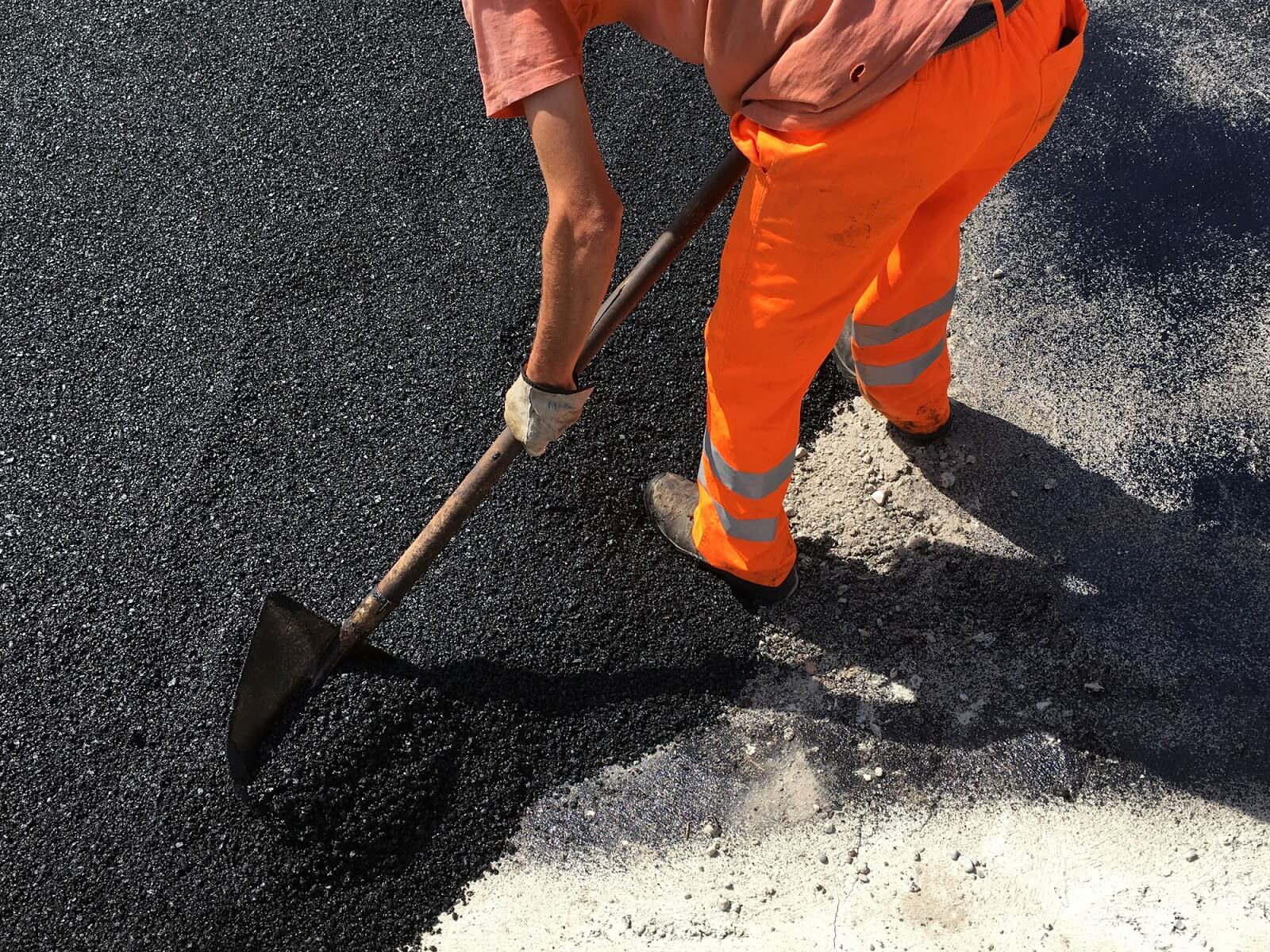Contractor conducting Orlando asphalt maintenance services
